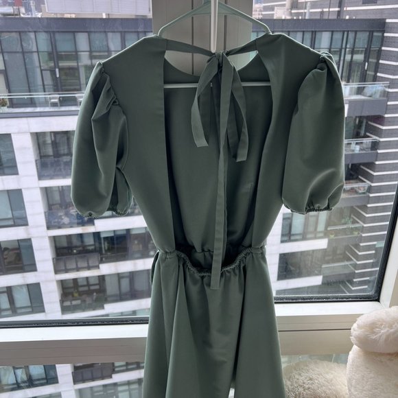 Elegant Olive Green Mini Dress Ope Back in S - Picture 2 of 4